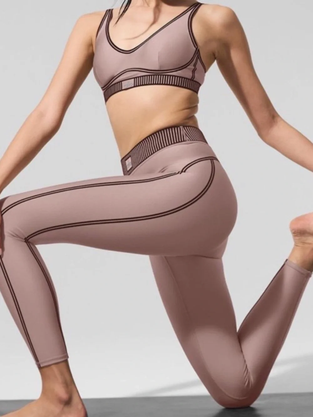 ALO Yoga Airlift Line up 7/8 Taupe Legging Black Velvet XXS New w/o Tags!!